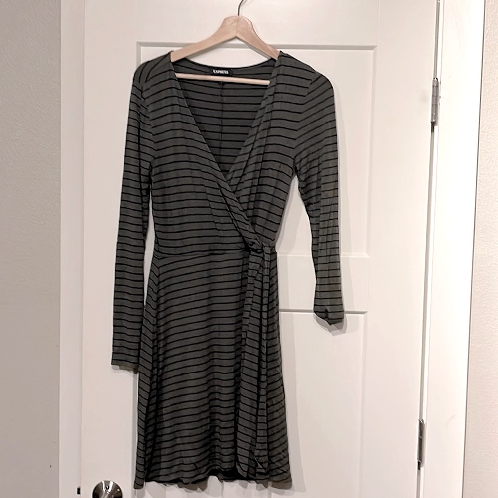 Express wrap v neck dress size small
